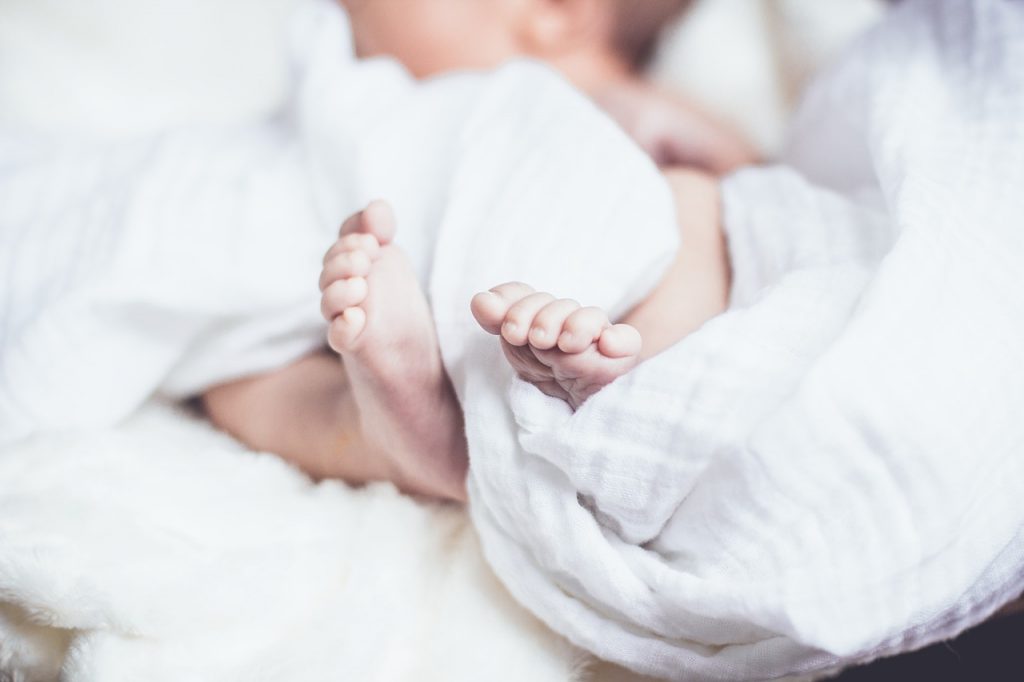 18+ Arti Mimpi Menyusui Bayi Laki Laki Kembar